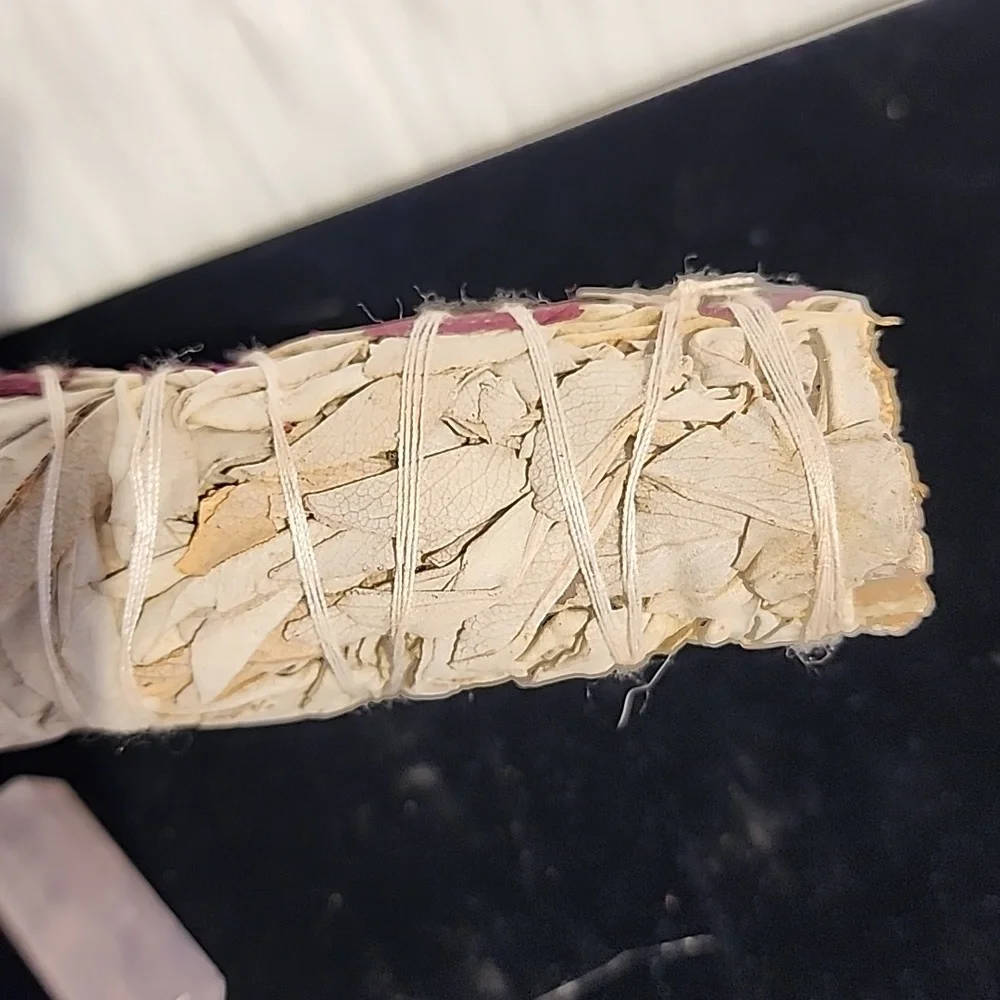 Romance Sage Bundle has dried rose petals  with Rose Quartz mini tower - Picture 5 of 6